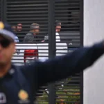 supremo-mantem-prisao-domiciliar-de-bolsonaro,-mas-endurece-restricoes