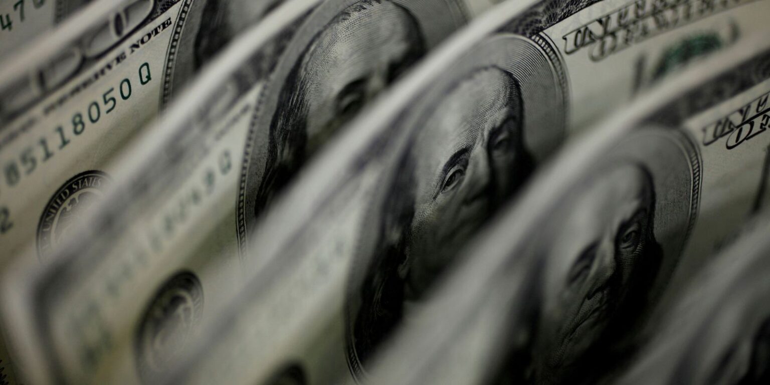 dolar-sobe-para-r$-5,11,-e-bolsa-fica-estavel,-apesar-de-tensao-global