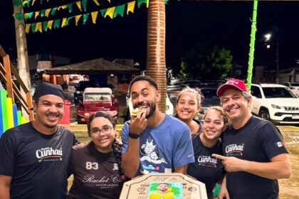 apos-copa-do-mundo,-matheus-cunha-tira-ferias-e-visita-pizzaria-que-o-homenageou-no-rio-grande-do-norte