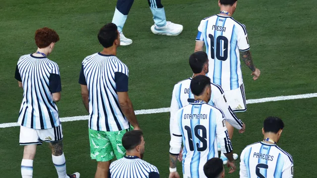 argentina-vira-as-costas-para-a-espanha-durante-entrega-da-taca
