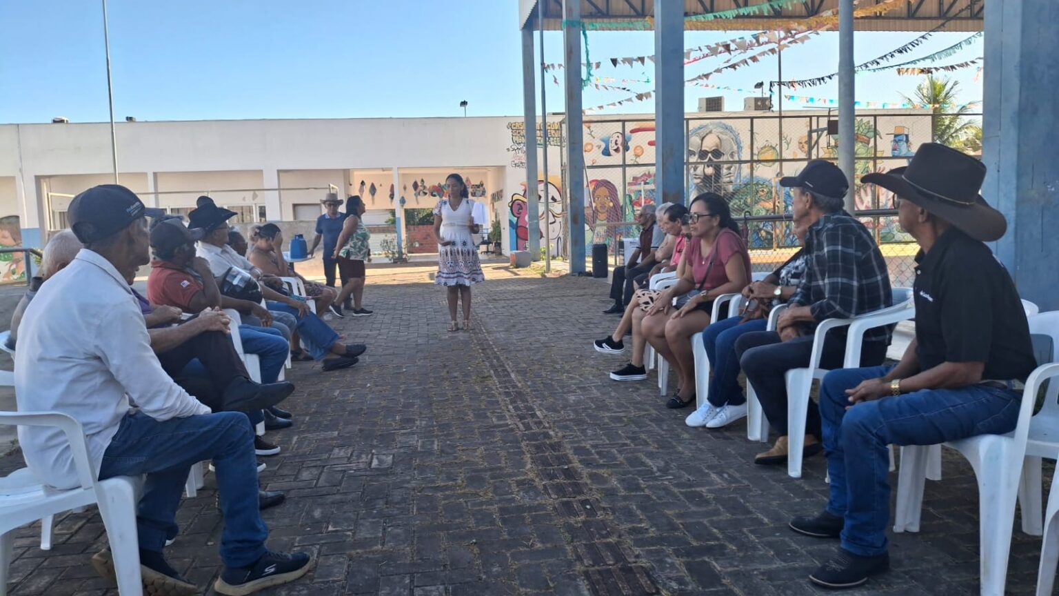 cras-javae-promove-atividade-sobre-emocoes-com-grupo-de-idosos