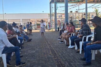 cras-javae-promove-atividade-sobre-emocoes-com-grupo-de-idosos