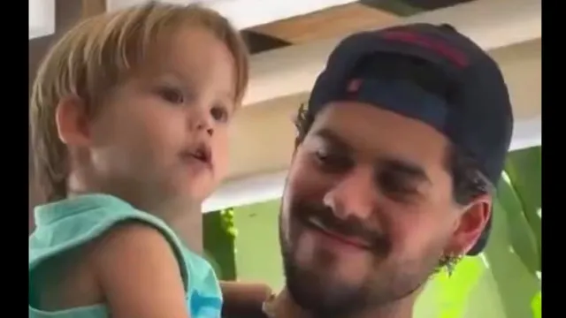 no-colo-de-ze-felipe,-filho-e-incentivado-a-dizer-“pau”-e-gera-revolta