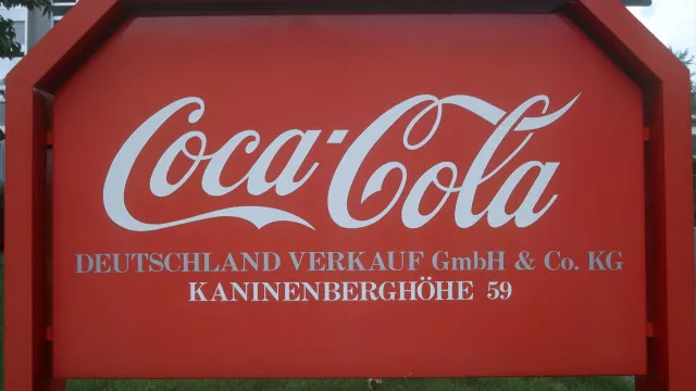 coca-cola-supera-expectativas-no-2o-trimestre-e-eleva-guidance