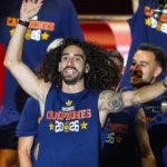 cucurella-cumpre-promessa-e-tatua-rosto-de-luis-de-la-fuente