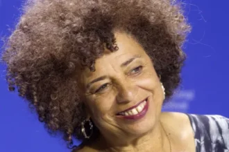 na-flip,-angela-davis-diz-que-brasil-nao-pode-eleger-bolsonaros