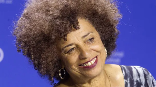 na-flip,-angela-davis-diz-que-brasil-nao-pode-eleger-bolsonaros
