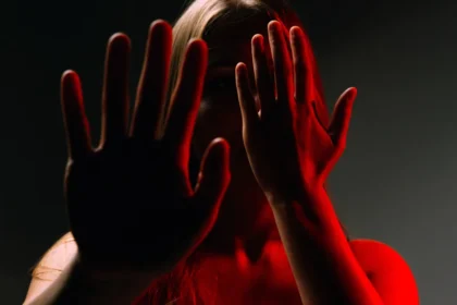 adolescente-mata-mulher-em-estupro-e-se-oferece-para-ajudar-no-funeral