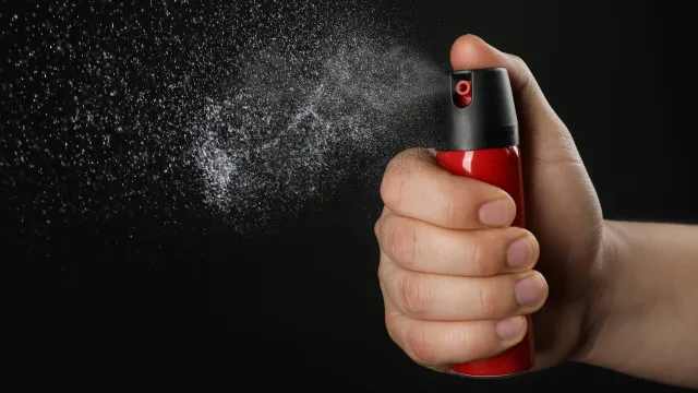 mulheres-podem-comprar-e-usar-spray-de-pimenta-para-defesa-pessoal