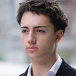 frances-de-19-anos-e-condenado-por-lamber-canudo-em-singapura