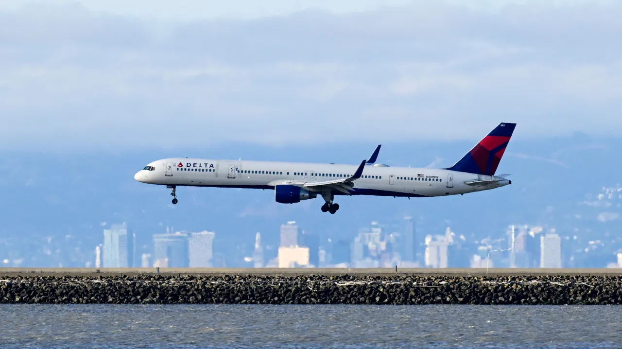 avioes-da-delta-air-lines-entram-em-rota-de-colisao-em-aeroporto-dos-eua