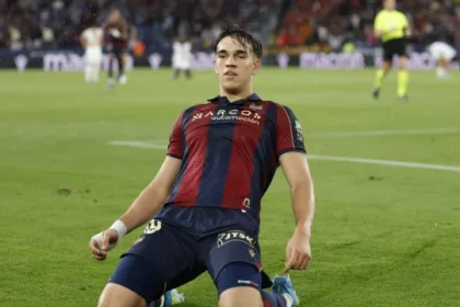 real-madrid-anuncia-contratacao-de-carlos-espi-ate-2031