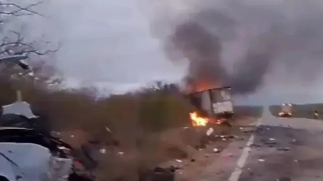 acidente-entre-van-e-caminhao-mata-sete-pessoas-no-sertao-de-pernambuco