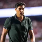 vitoria-detona-abel-ferreira-apos-critica-a-luan-candido:-“que-historico?