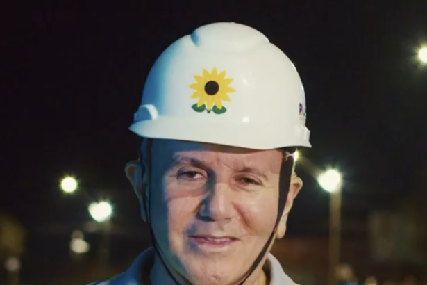 em-gesto-simbolico,-eduardo-siqueira-campos-reinaugura-avenida-siqueira-campos-na-primeira-hora-de-agosto