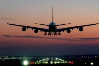 voo-da-tap-com-destino-a-curitiba-tem-despressurizacao,-declara-emergencia-e-precisa-dar-meia-volta