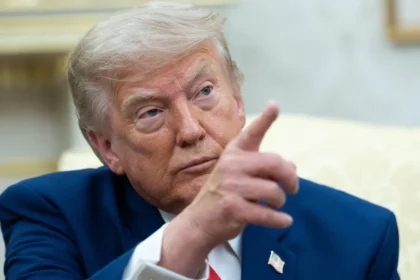trump-publica-imagem-de-ia-com-mencao-a-3o-mandato,-proibido-nos-estados-unidos