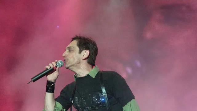 paulo-miklos-esta-internado-com-pneumonia-e-cancela-show-em-mg