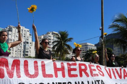 mulheres-vao-as-ruas-pela-votacao-do-pl-da-misoginia
