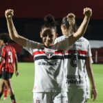 sao-paulo-vence-vitoria-e-assume-lideranca-do-brasileirao-feminino