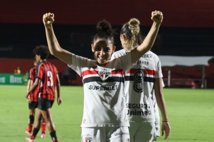 sao-paulo-vence-vitoria-e-assume-lideranca-do-brasileirao-feminino