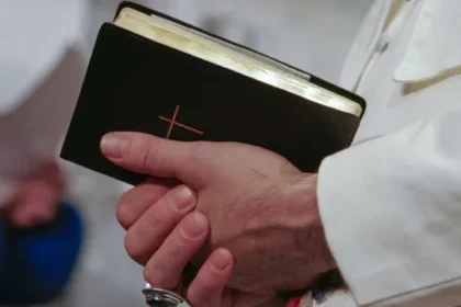 padre-e-nomeado-exorcista-em-sp,-e-arquidiocese-cita-necessidades-espirituais
