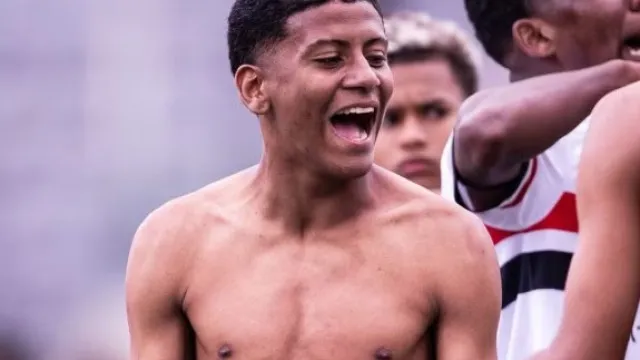 ex-jogador-da-base-do-sao-paulo-e-morto-a-tiros-aos-15-anos-durante-jogo