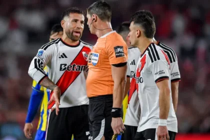 otamendi-marca-contra,-e-river-afunda-em-crise-historica-na-argentina