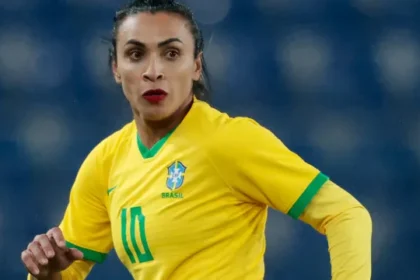 jornal-ingles-lista-50-cavadinhas-historicas-e-cita-marta,-ceni,-djalminha-e-pato