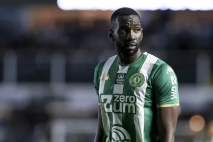 jogador-da-chapecoense-e-internado-com-lesao-no-pancreas-apos-enfrentar-cruzeiro