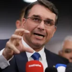 flavio-bolsonaro-se-reune-com-republicanos-e-reforca-vaga-de-vice,-mas-partido-resiste