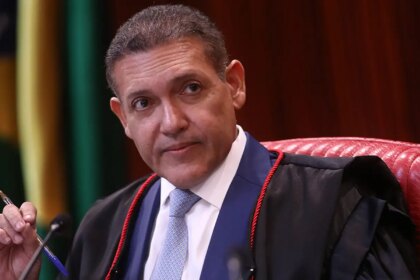 urna-eletronica-e-patrimonio-da-democracia,-diz-presidente-do-tse