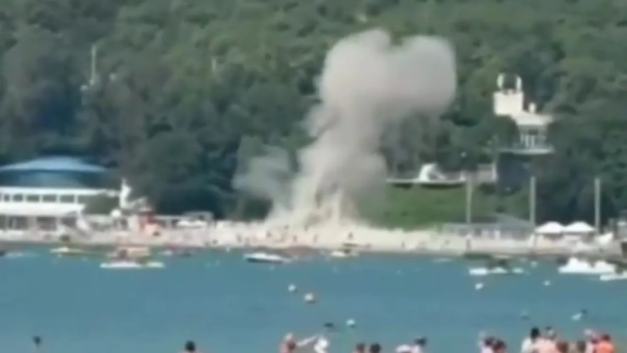 video-mostra-queda-de-drone-que-matou-sete-pessoas-em-praia-na-russia