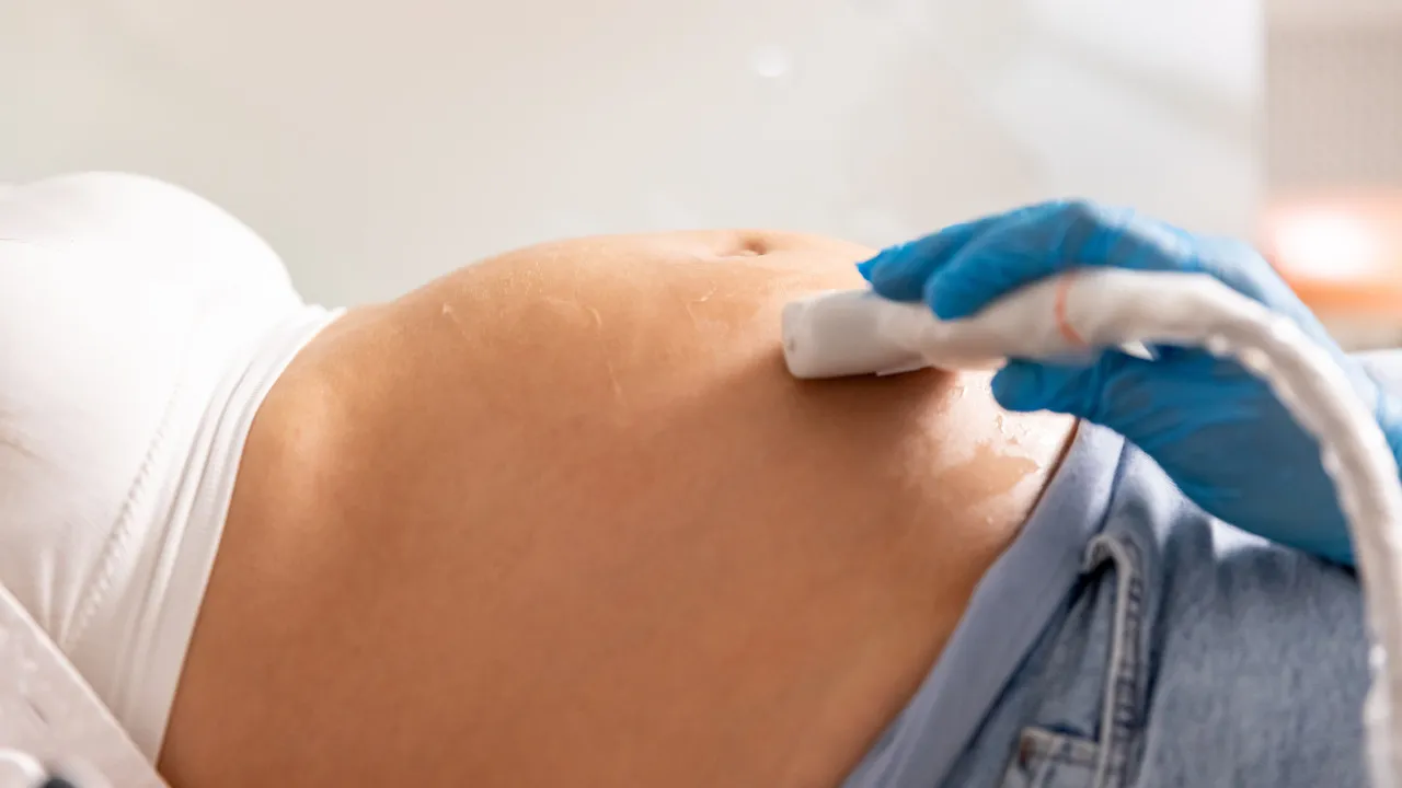 cirurgia-inedita-corrige-malformacao-em-bebe-ainda-no-utero-da-mae