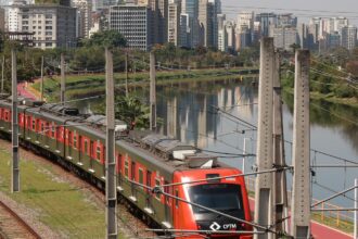 greve-de-trens-em-sp-causa-congestionamento-de-mais-de-2-mil-km 