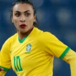 jornal-ingles-lista-50-cavadinhas-historicas-e-cita-marta,-ceni,-djalminha-e-pato