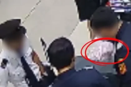 video-mostra-piloto-flagrado-com-70-mil-comprimidos-de-ecstasy-em-jacarta