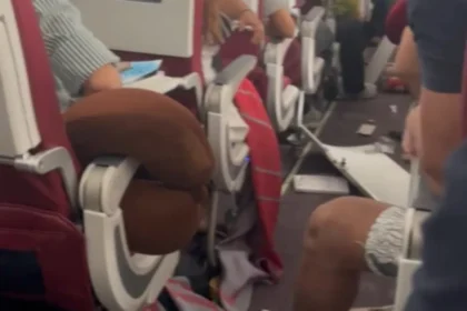 turbulencia-em-voo-da-air-india-deixa-17-feridos-apos-queda-brusca;-veja