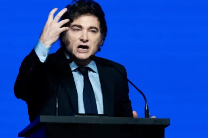 pobreza-volta-a-subir-na-argentina,-e-milei-admite-cenario-“horrivel”