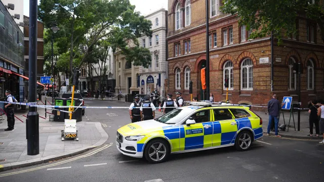 mulher-e-presa-apos-esfaquear-quatro-homens-no-centro-de-londres