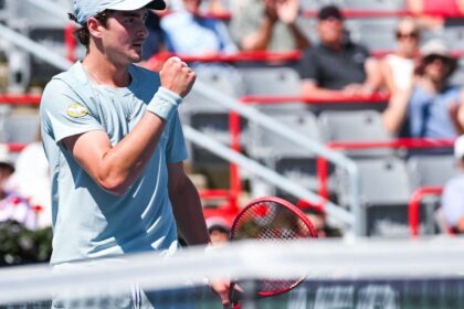 joao-fonseca-supera-tsitsipas-na-estreia-do-masters-1000-de-montreal