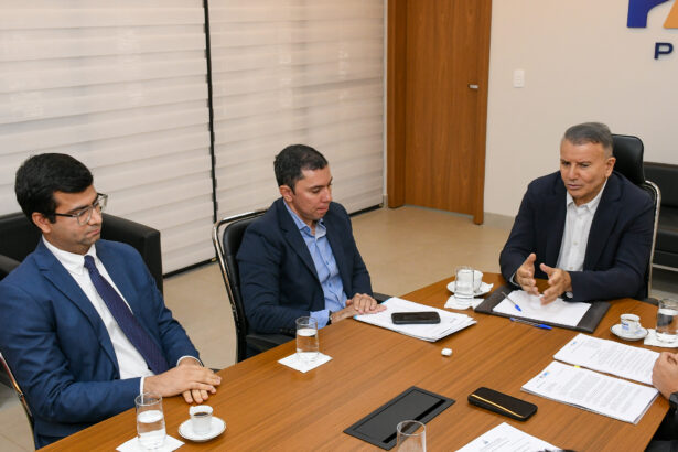 prefeito-eduardo-siqueira-campos-autoriza-doacao-de-lote-para-ampliacao-do-previpalmas