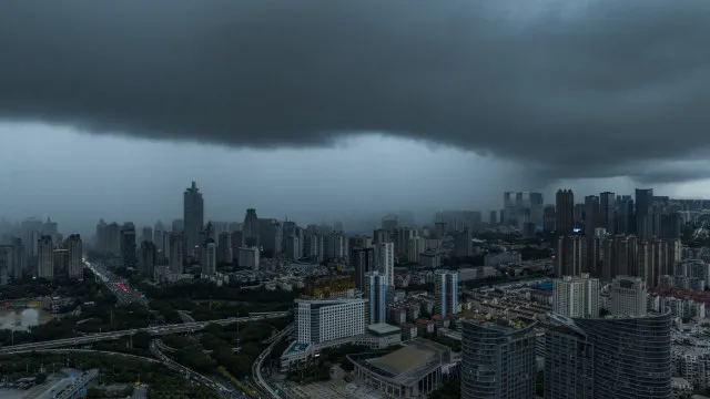ciclone-bomba-pode-se-formar-nesta-sexta;-sudeste-tera-maior-risco