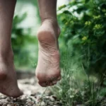 andar-descalco-no-inverno-faz-mal?-entenda-o-que-aumenta-o-risco-de-gripe