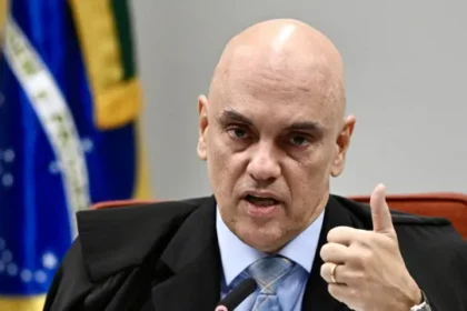 moraes-rejeita-pedido-de-bolsonaro-para-receber-visita-de-filhos-no-dia-dos-pais
