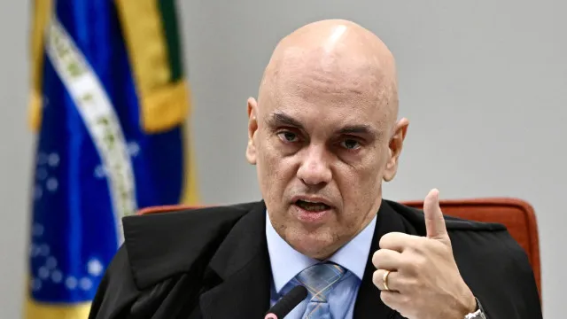 moraes-rejeita-pedido-de-bolsonaro-para-receber-visita-de-filhos-no-dia-dos-pais