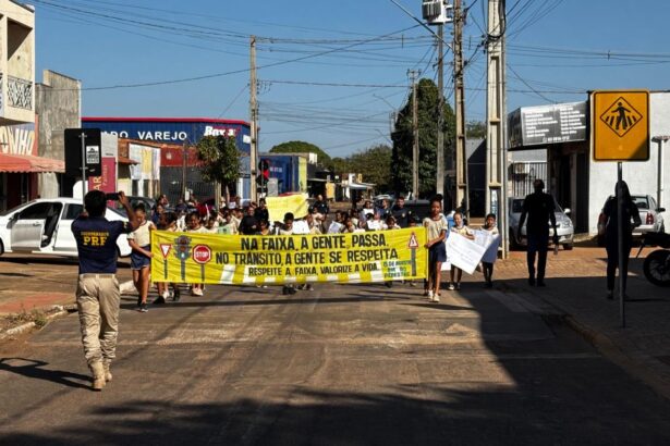 alunos-da-eti-padre-josimo-realizam-caminhada-levando-conscientizacao-sobre-o-dia-do-pedestre