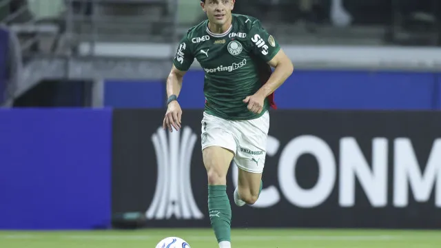 r$508m:-titular-do-palmeiras-recebe-oferta-para-deixar-o-clube