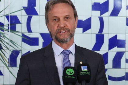 lider-do-pt-passa-mal-e-camara-suspende-votacoes