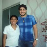 mulher-que-estudou-com-henrique-relembra-popularidade-do-cantor-na-escola:-‘garoto-descolado’